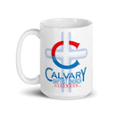 Taza blanca brillante de la Iglesia Bautista del Calvario